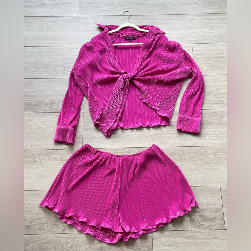 Boutique hot pink pleated front tie set